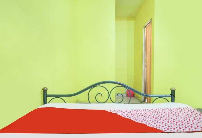 בית מלון כפרי Spot On 91879 Emes Jaya Homestay