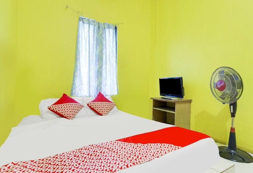 בית מלון כפרי Spot On 91879 Emes Jaya Homestay