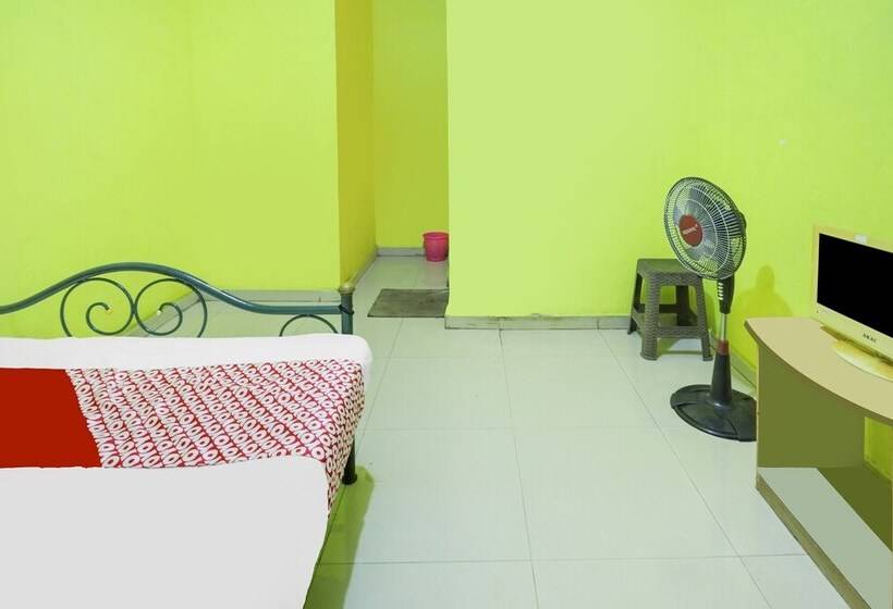 בית מלון כפרי Spot On 91879 Emes Jaya Homestay