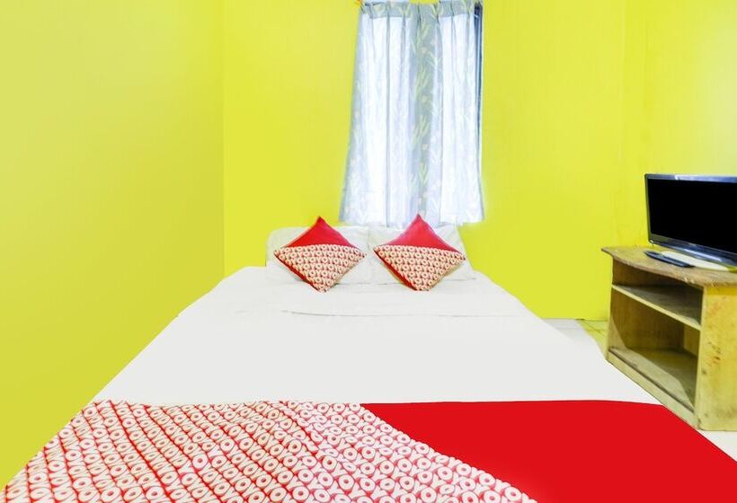 בית מלון כפרי Spot On 91879 Emes Jaya Homestay