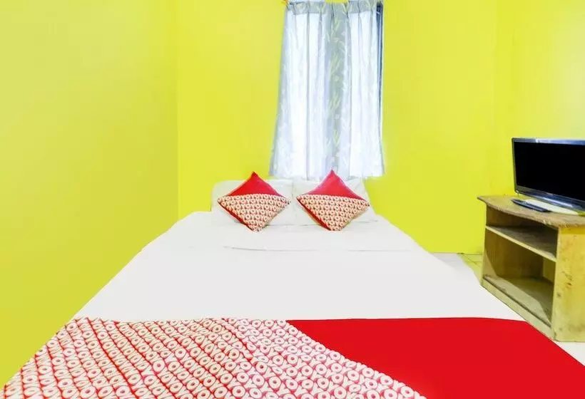 Hotelli Spot On 91879 Emes Jaya Homestay