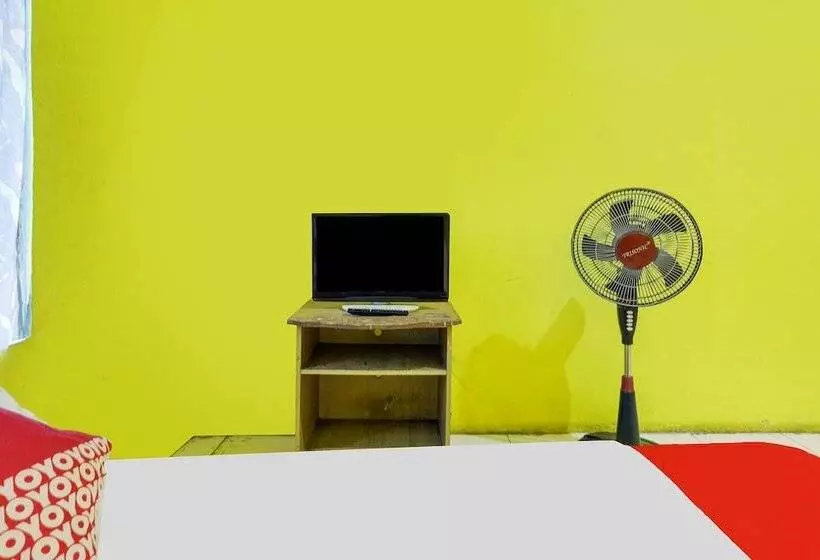 Hotelli Spot On 91879 Emes Jaya Homestay