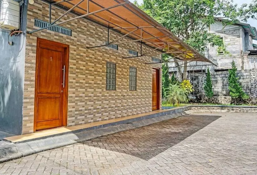 هتل Oyo 91679 Villa Juanda Syariah