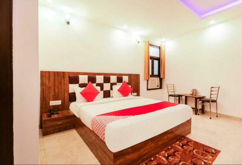 Hotelli Pop  Airport Golden