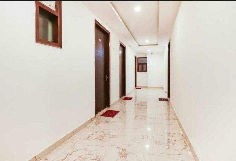 Hotelli Pop  Airport Golden