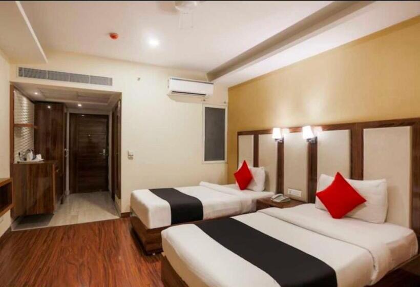 Hotelli Pop  Airport Golden