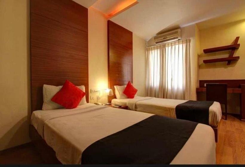 Hotelli Pop  Airport Golden