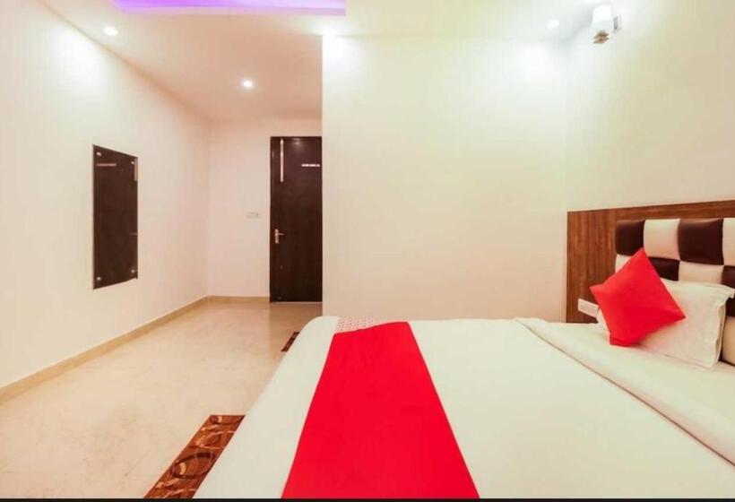 Hotelli Pop  Airport Golden