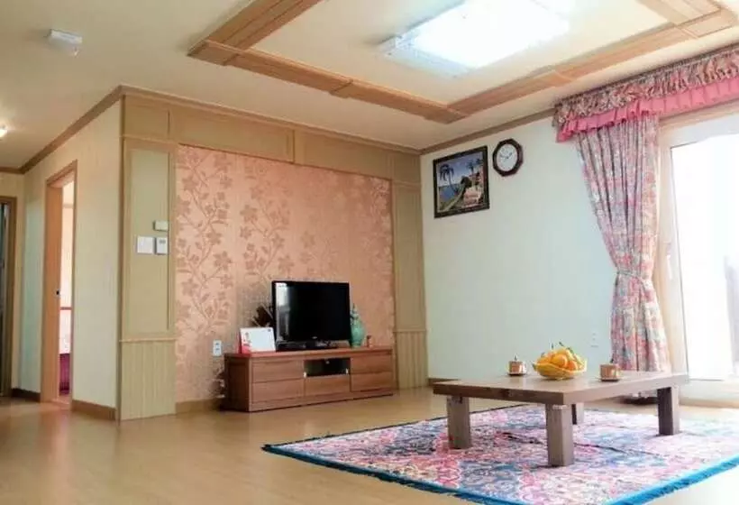 ホテル Seoguipo Lucky Clover Pension