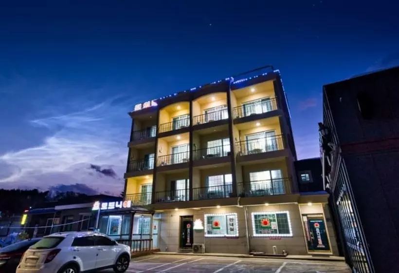 هتل Sokcho Scsantorini Pension