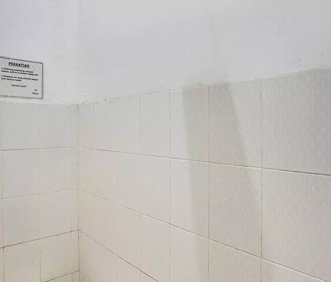 ホテル Spot On 91774 Kost Nusantara Sidoarjo