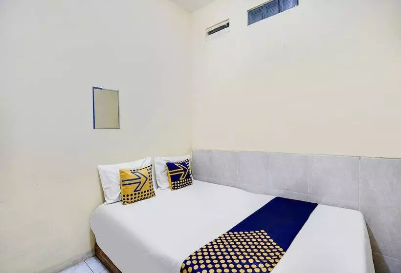 ホテル Spot On 91774 Kost Nusantara Sidoarjo