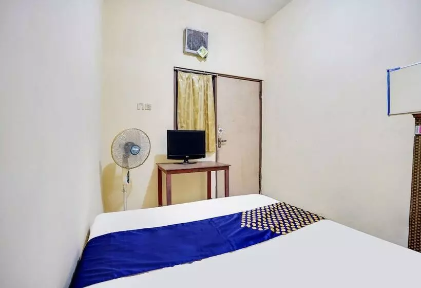 ホテル Spot On 91774 Kost Nusantara Sidoarjo