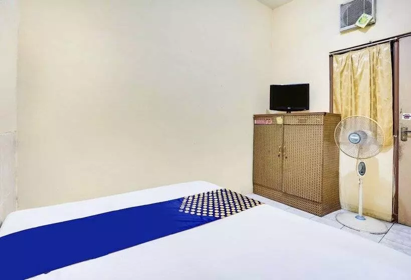 ホテル Spot On 91774 Kost Nusantara Sidoarjo