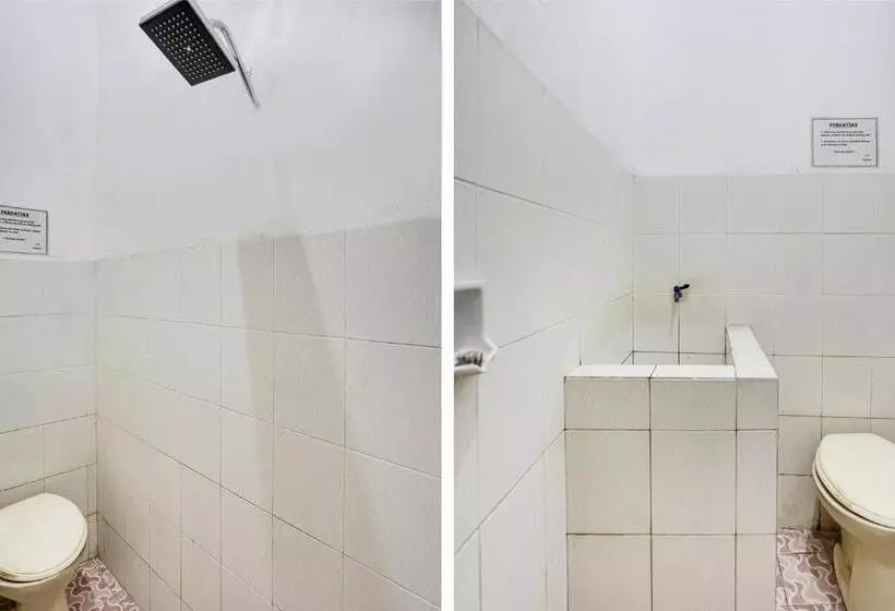 ホテル Spot On 91774 Kost Nusantara Sidoarjo