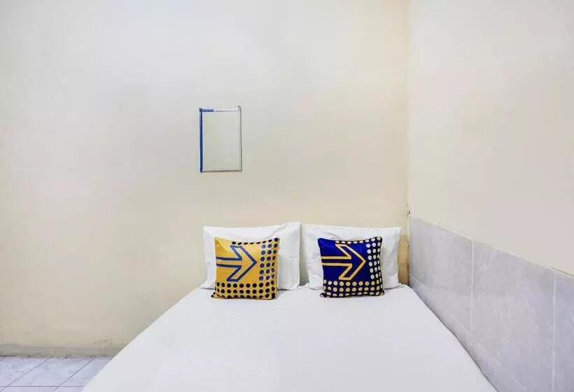 ホテル Spot On 91774 Kost Nusantara Sidoarjo