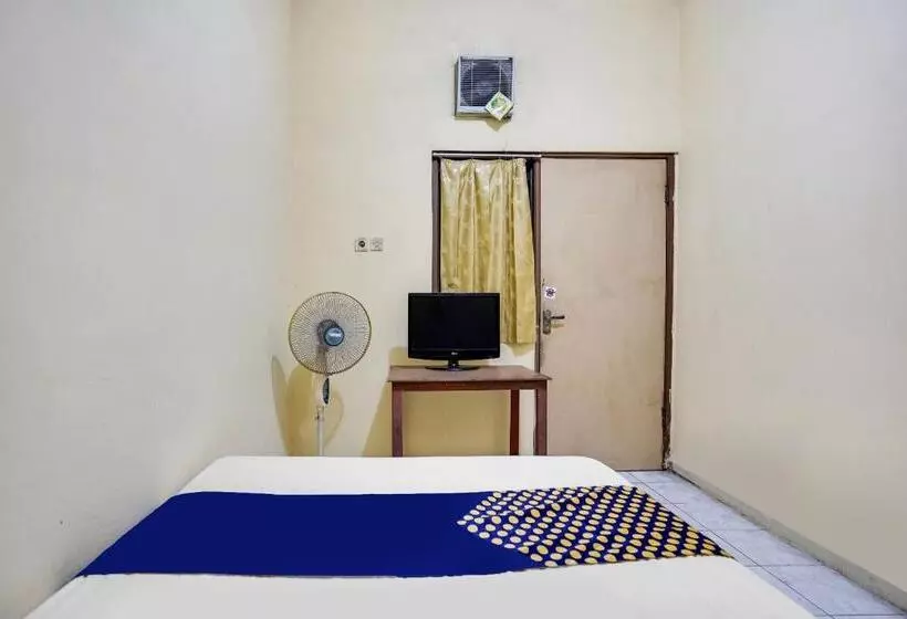 ホテル Spot On 91774 Kost Nusantara Sidoarjo