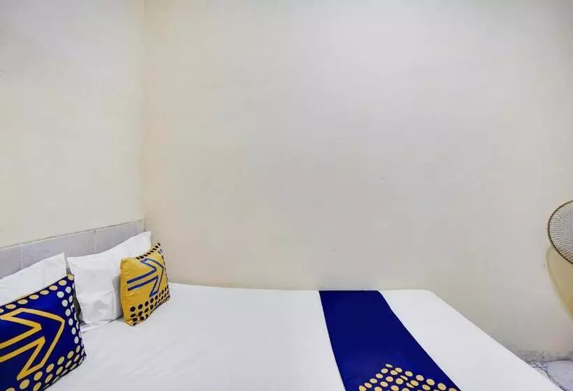 ホテル Spot On 91774 Kost Nusantara Sidoarjo