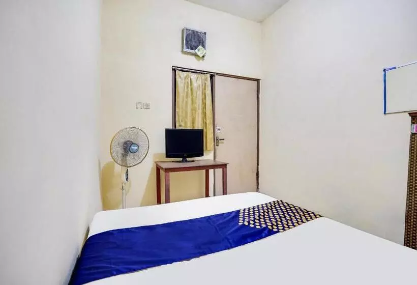 ホテル Spot On 91774 Kost Nusantara Sidoarjo