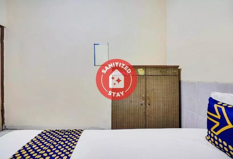 ホテル Spot On 91774 Kost Nusantara Sidoarjo