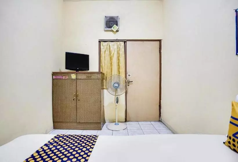 ホテル Spot On 91774 Kost Nusantara Sidoarjo