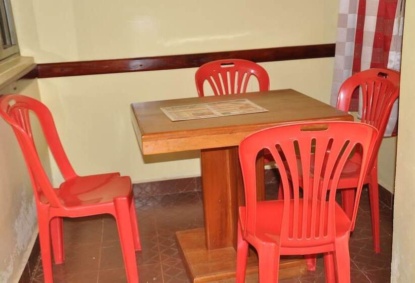 هتل Square Suites