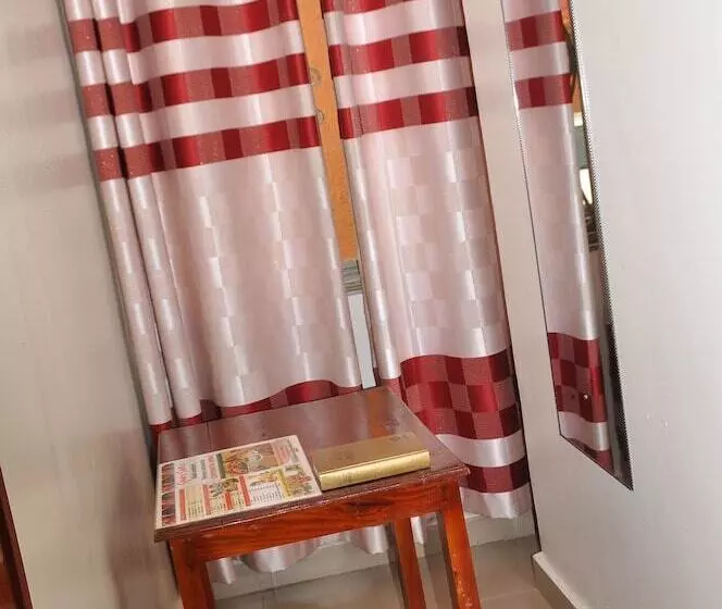 هتل Square Suites