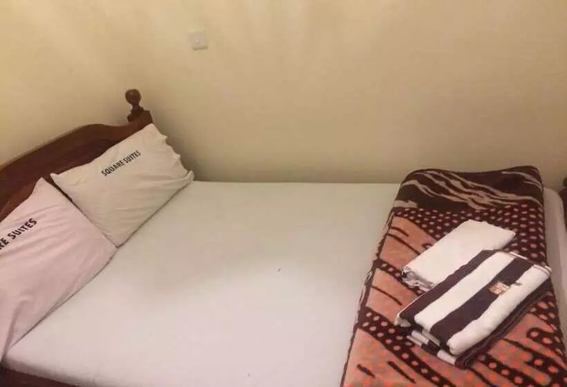 هتل Square Suites