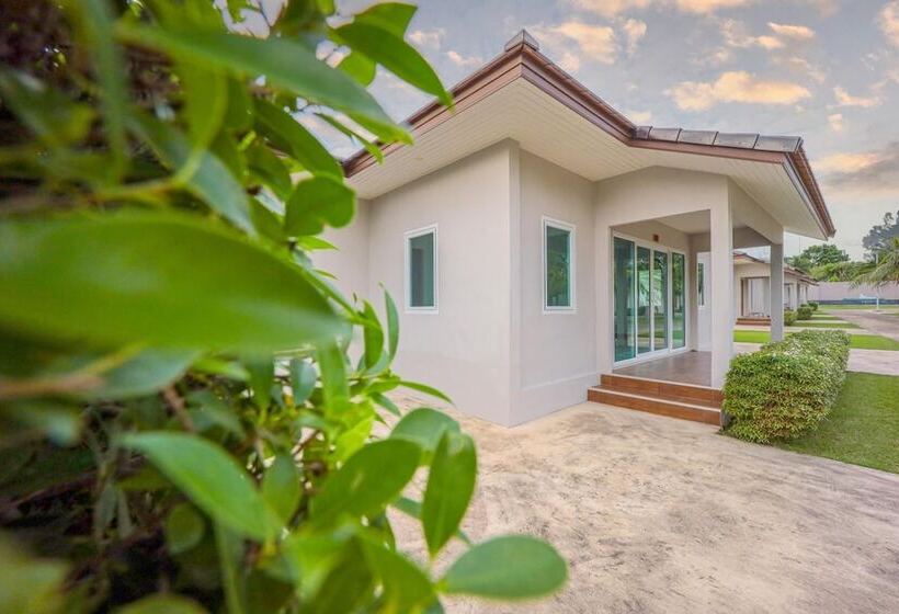 בית מלון כפרי Akard Private Villas Sattahip