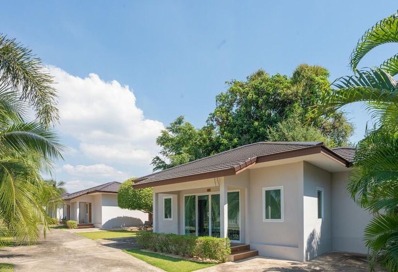 בית מלון כפרי Akard Private Villas Sattahip