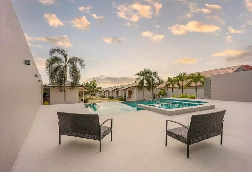 Hotelli Akard Private Villas Sattahip