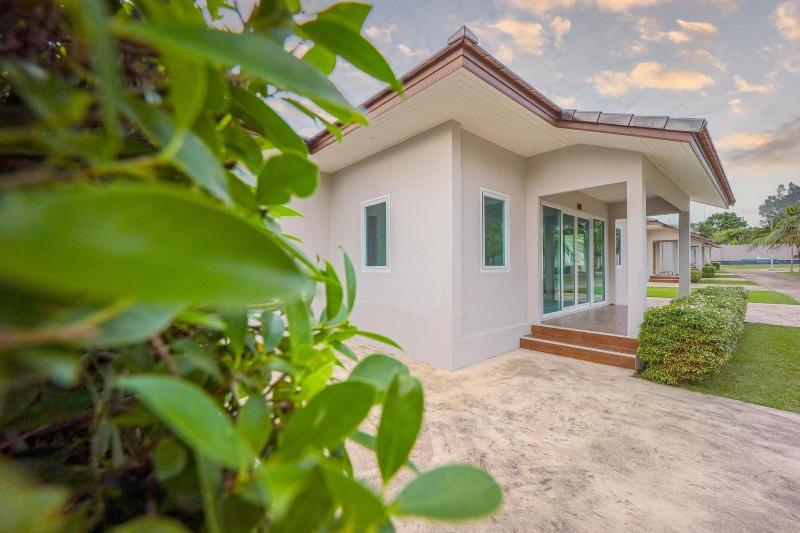 בית מלון כפרי Akard Private Villas Sattahip