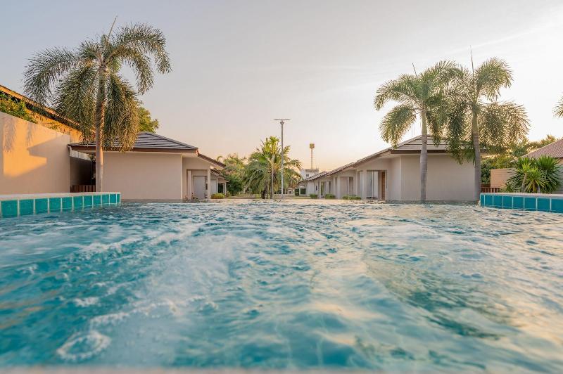 בית מלון כפרי Akard Private Villas Sattahip