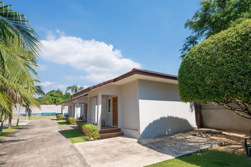 בית מלון כפרי Akard Private Villas Sattahip