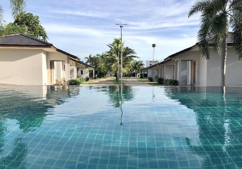 בית מלון כפרי Akard Private Villas Sattahip