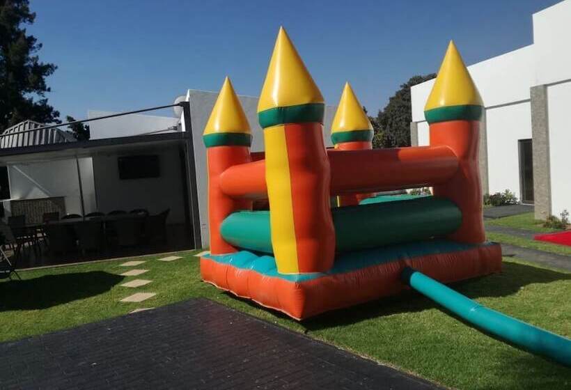 Отель Alicats Place Executive Lodge & Conference