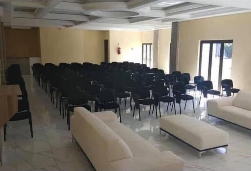 Отель Alicats Place Executive Lodge & Conference