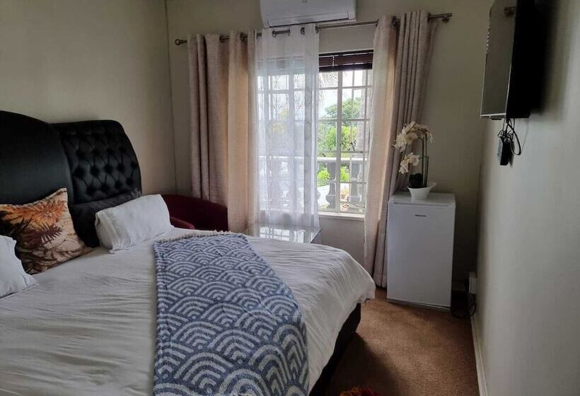 Отель Alicats Place Executive Lodge & Conference