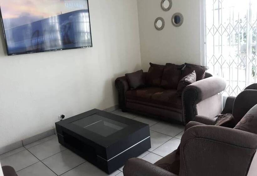 Отель Alicats Place Executive Lodge & Conference