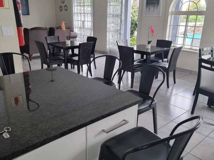 Отель Alicats Place Executive Lodge & Conference