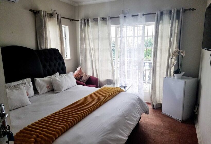 Отель Alicats Place Executive Lodge & Conference