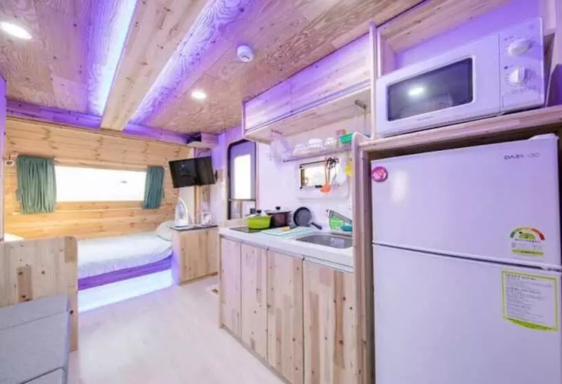 Hotelli Gangneung Basecamp Pension