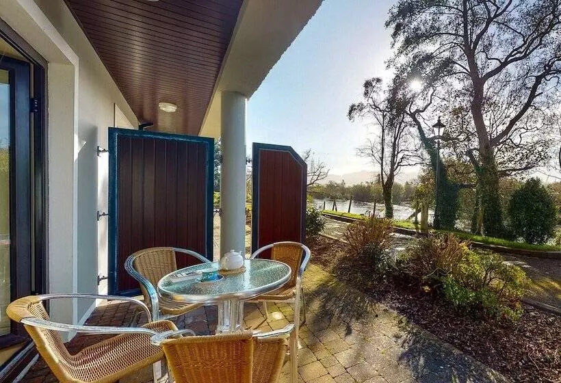 Hotelli Grove Lodge Holiday Homes 2 Bed