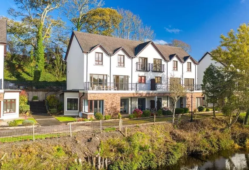 Hotelli Grove Lodge Holiday Homes 2 Bed