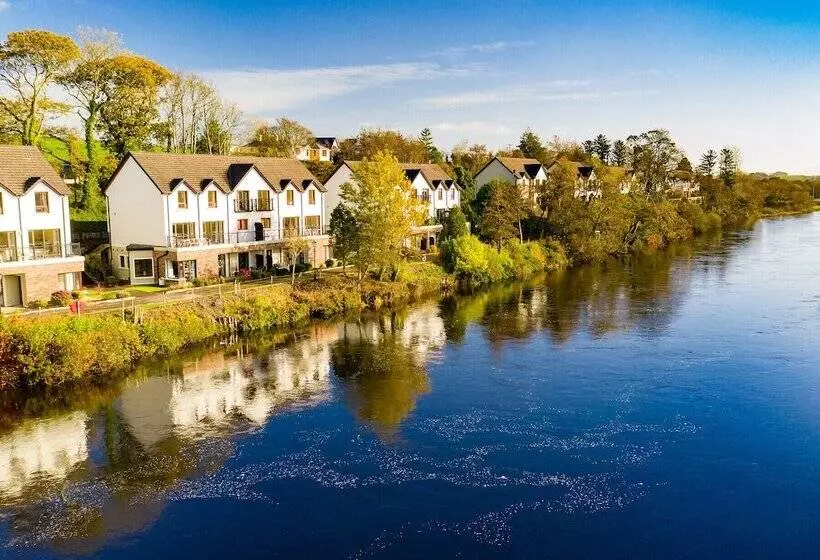 Hotelli Grove Lodge Holiday Homes 2 Bed