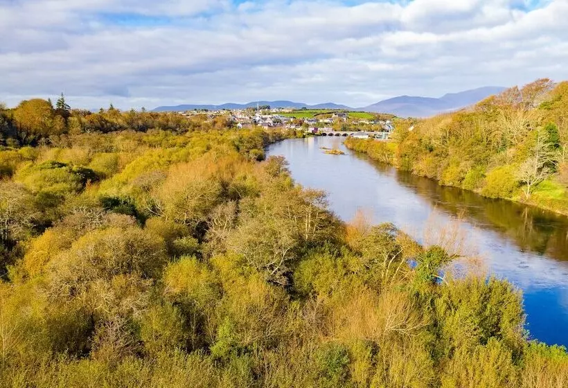 Hotelli Grove Lodge Holiday Homes 2 Bed