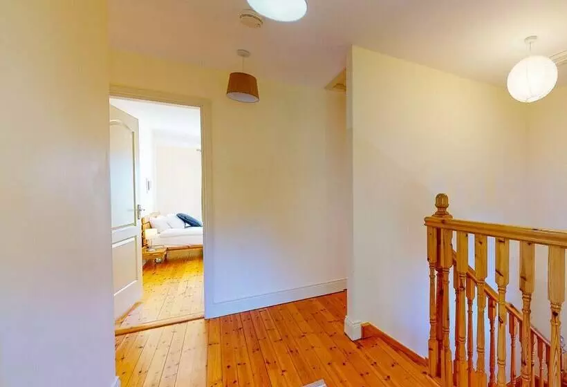 Hotelli Grove Lodge Holiday Homes 2 Bed