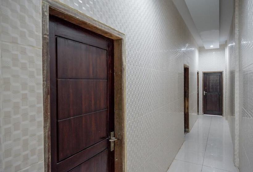 בית מלון כפרי Reddoorz Near Lippo Plaza Kendari