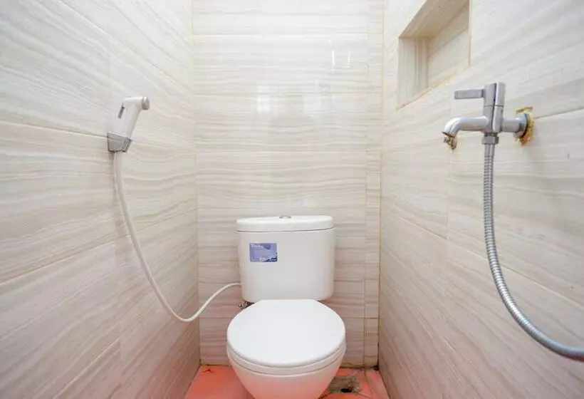 ホテル Reddoorz Near Lippo Plaza Kendari