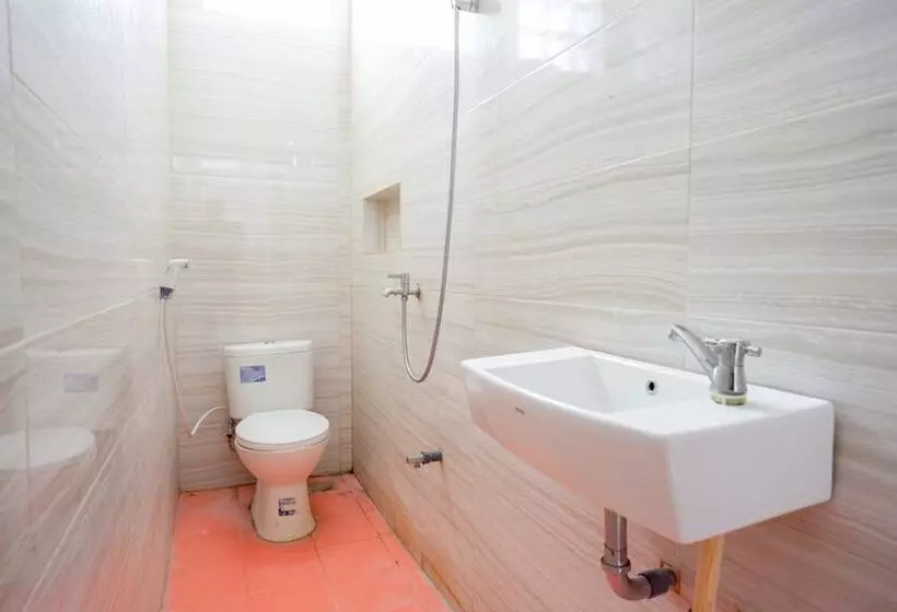 ホテル Reddoorz Near Lippo Plaza Kendari